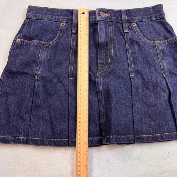Levi's pleated denim skirt - Picture 6 of 7